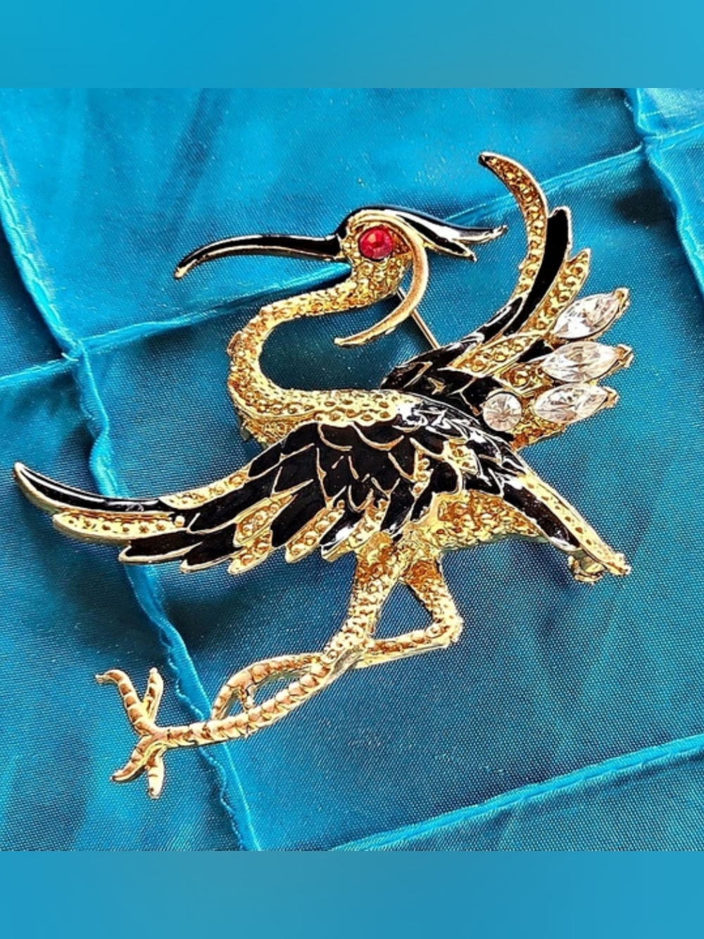 Vintage Bird Brooch in Gold & Black Like New